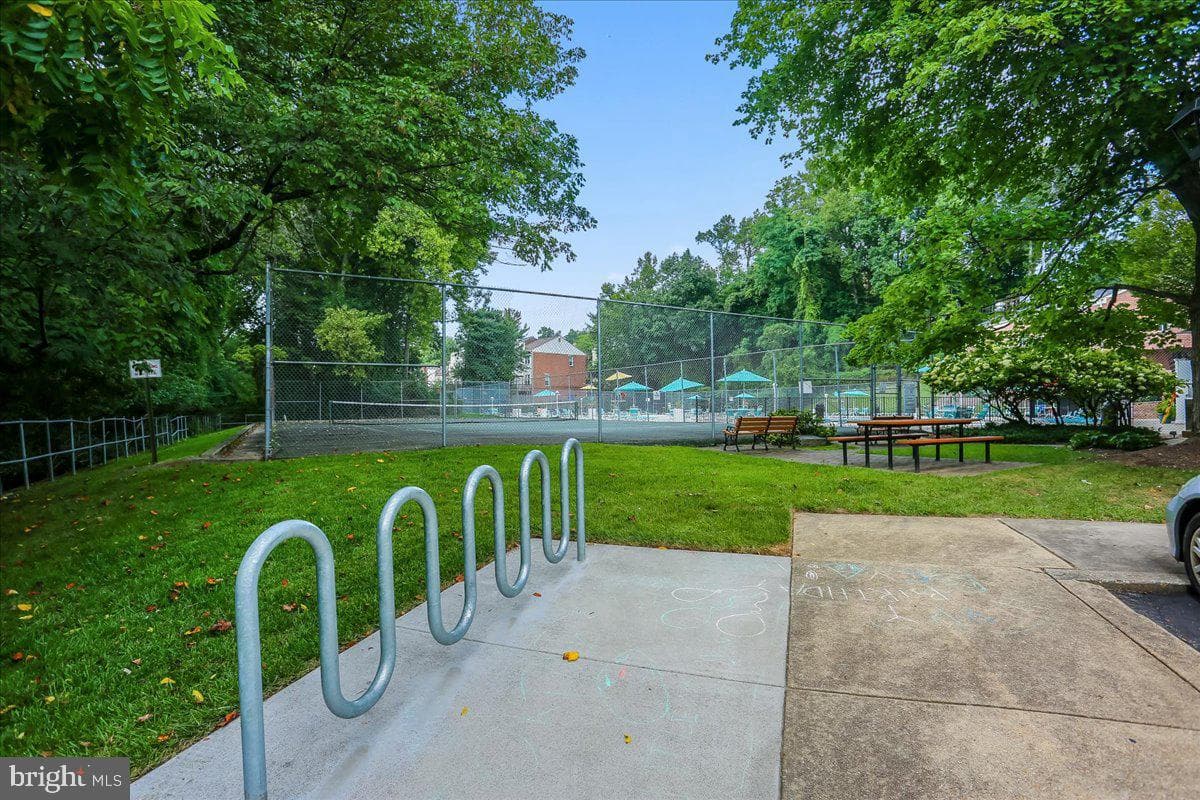 10518 Weymouth Street #102 photo 28