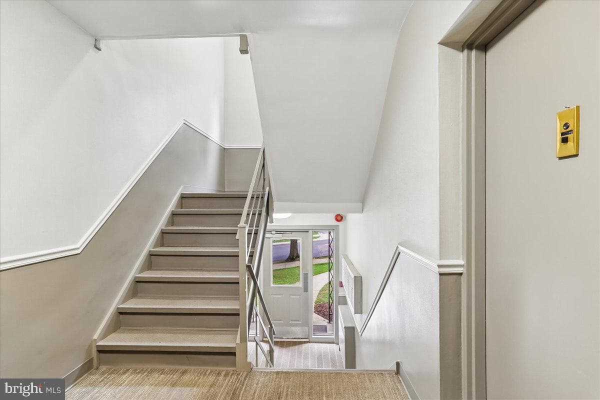 10518 Weymouth Street #102 photo 3