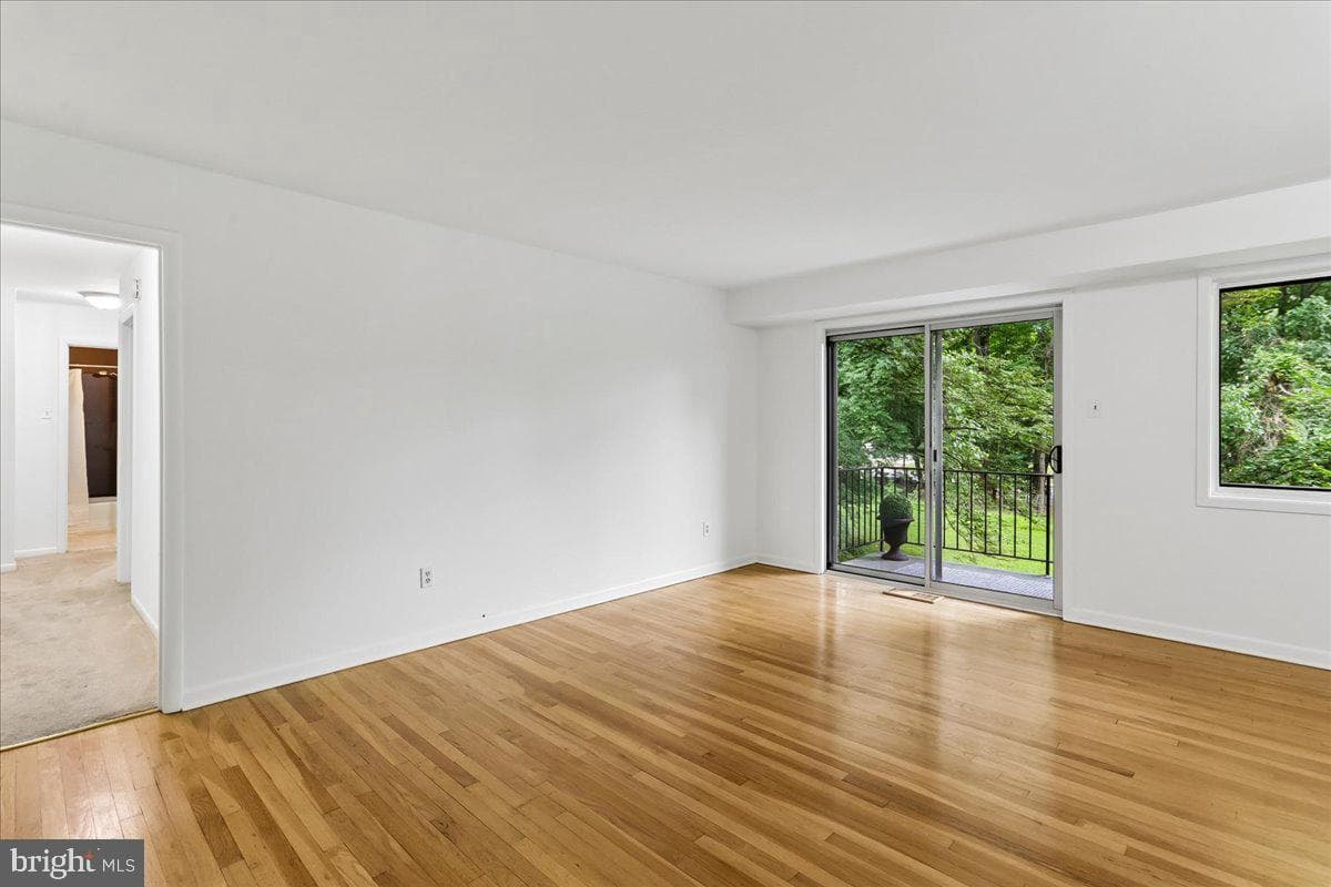 10518 Weymouth Street #102 photo 5