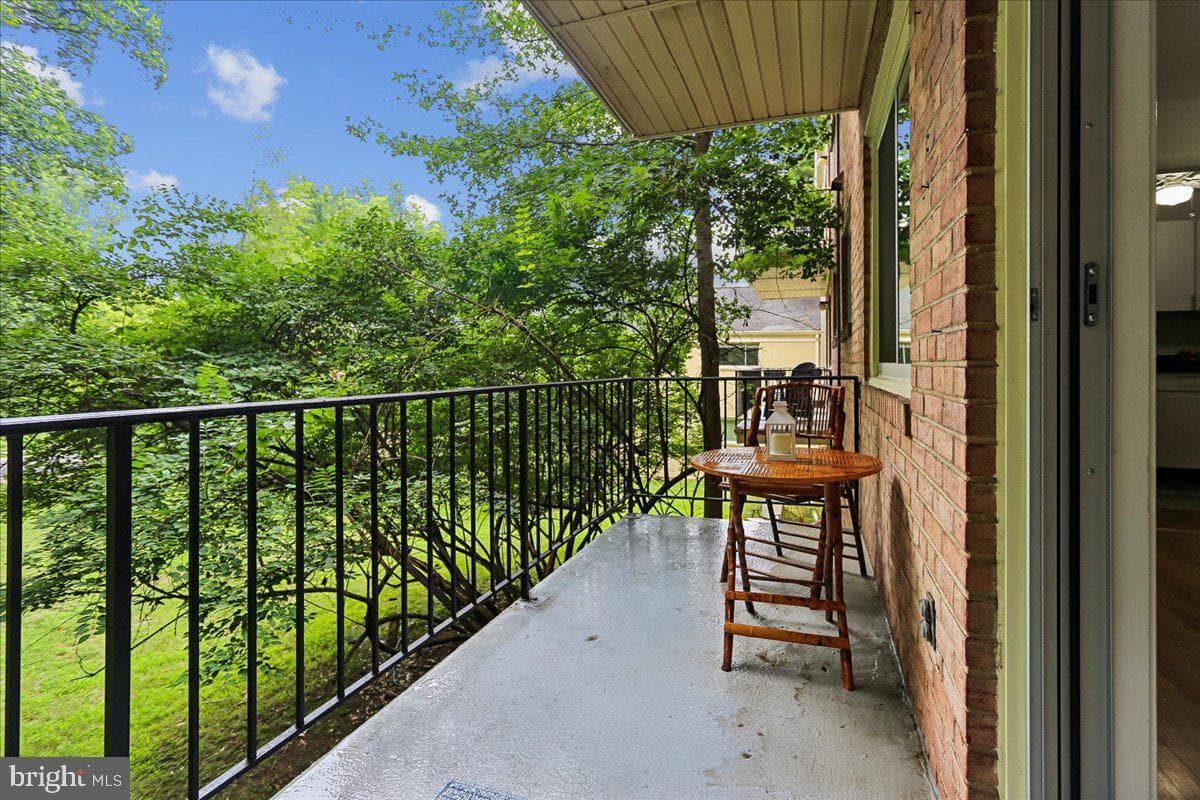 10518 Weymouth Street #102 photo 8