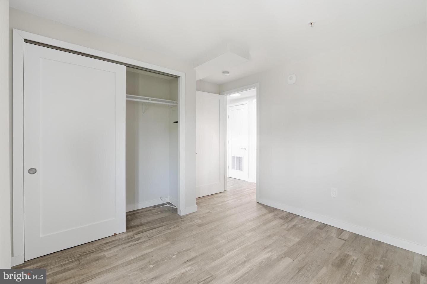 700 Roeder Road #401 photo 22