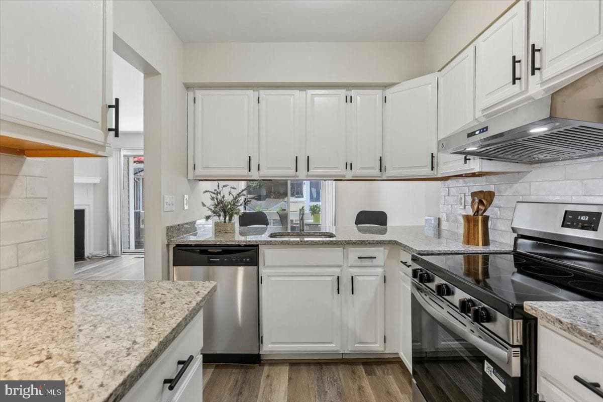 9807 Sailfish Terrace photo 3