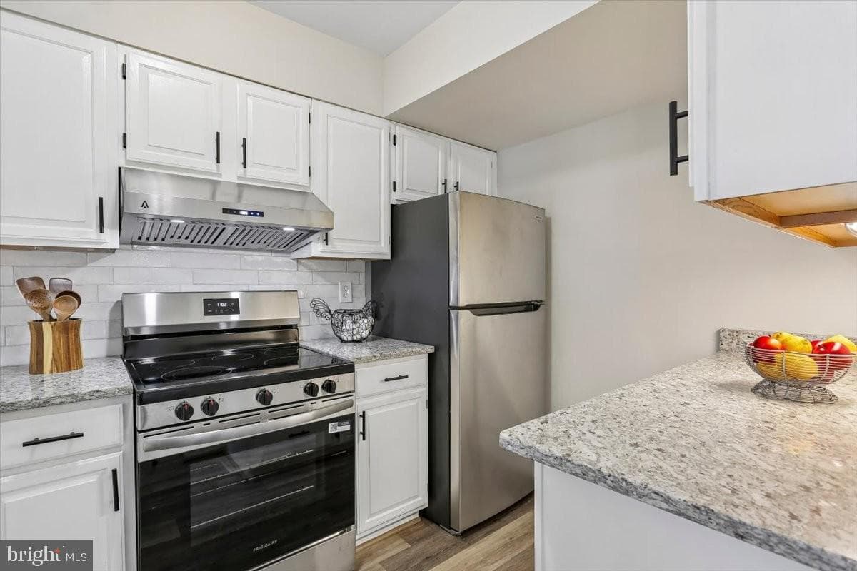 9807 Sailfish Terrace photo 4