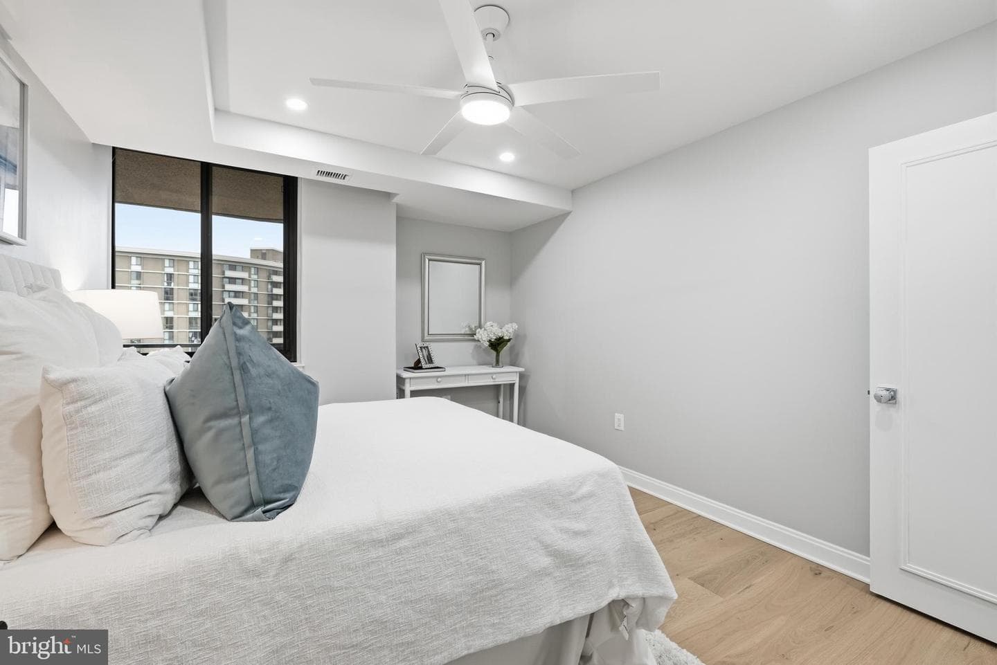 4550 N Park Avenue #807 photo 23