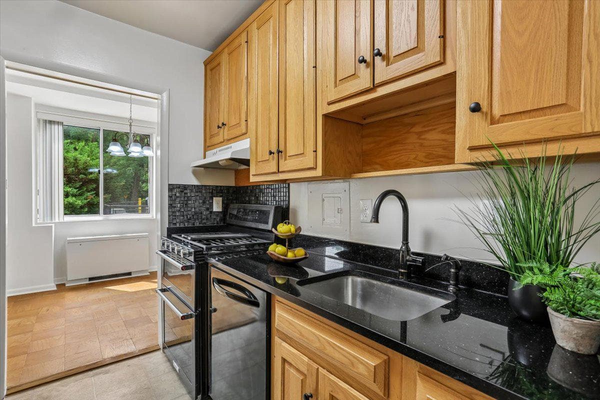 10500 Rockville Pike #122 photo 10