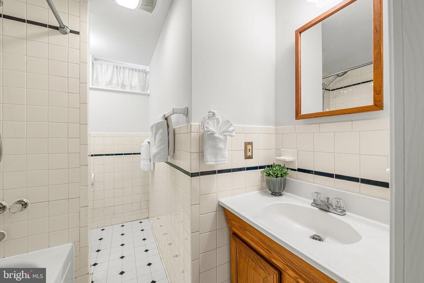 8009 Barron Street photo 25