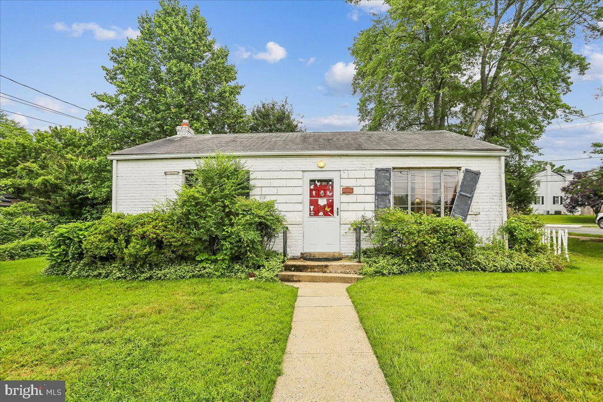 10411 Ewell Avenue photo 1