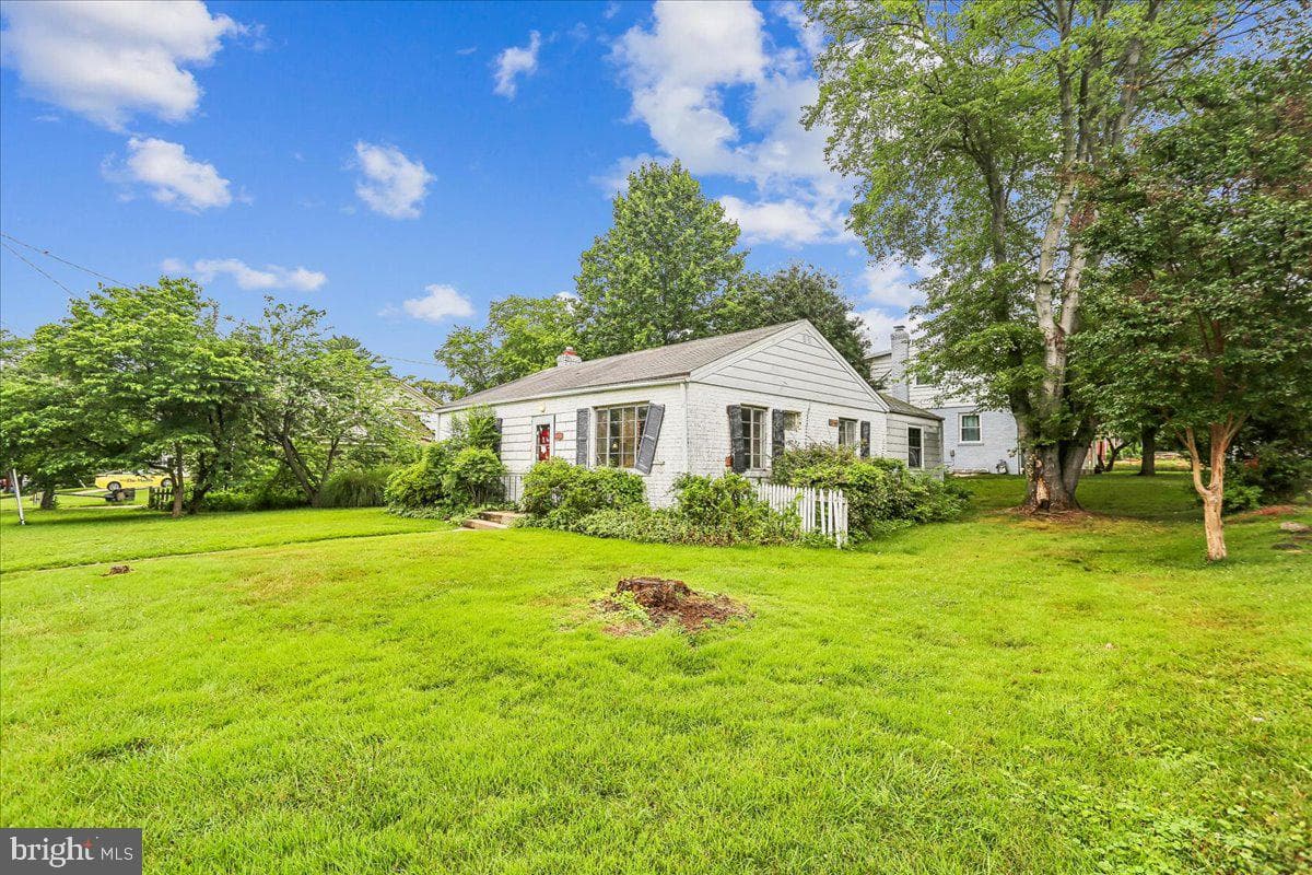 10411 Ewell Avenue photo 2