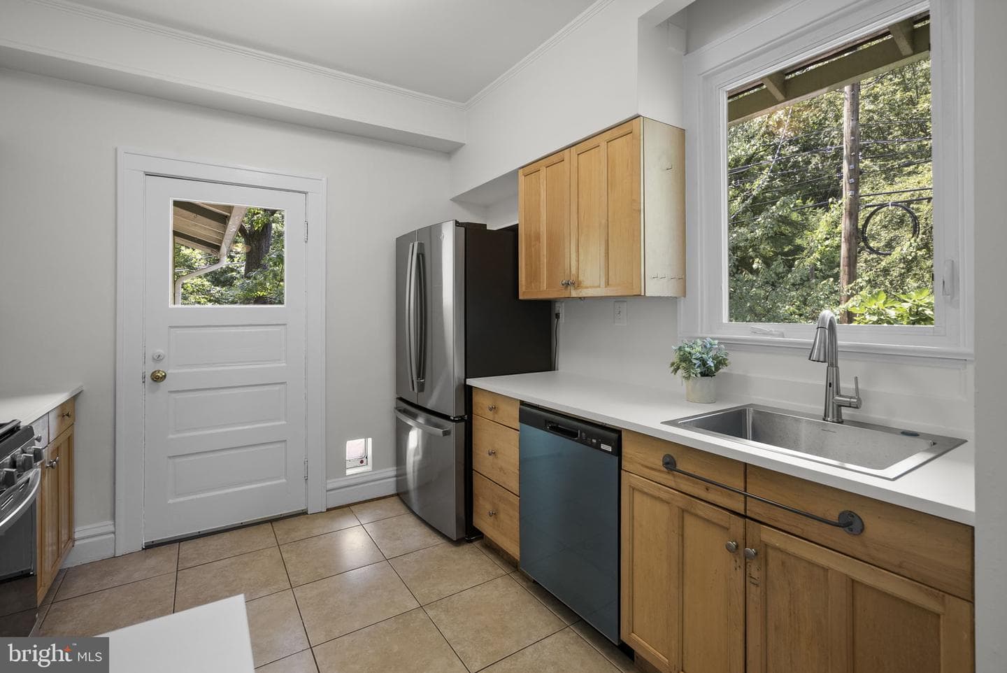 301 Elm Avenue photo 11