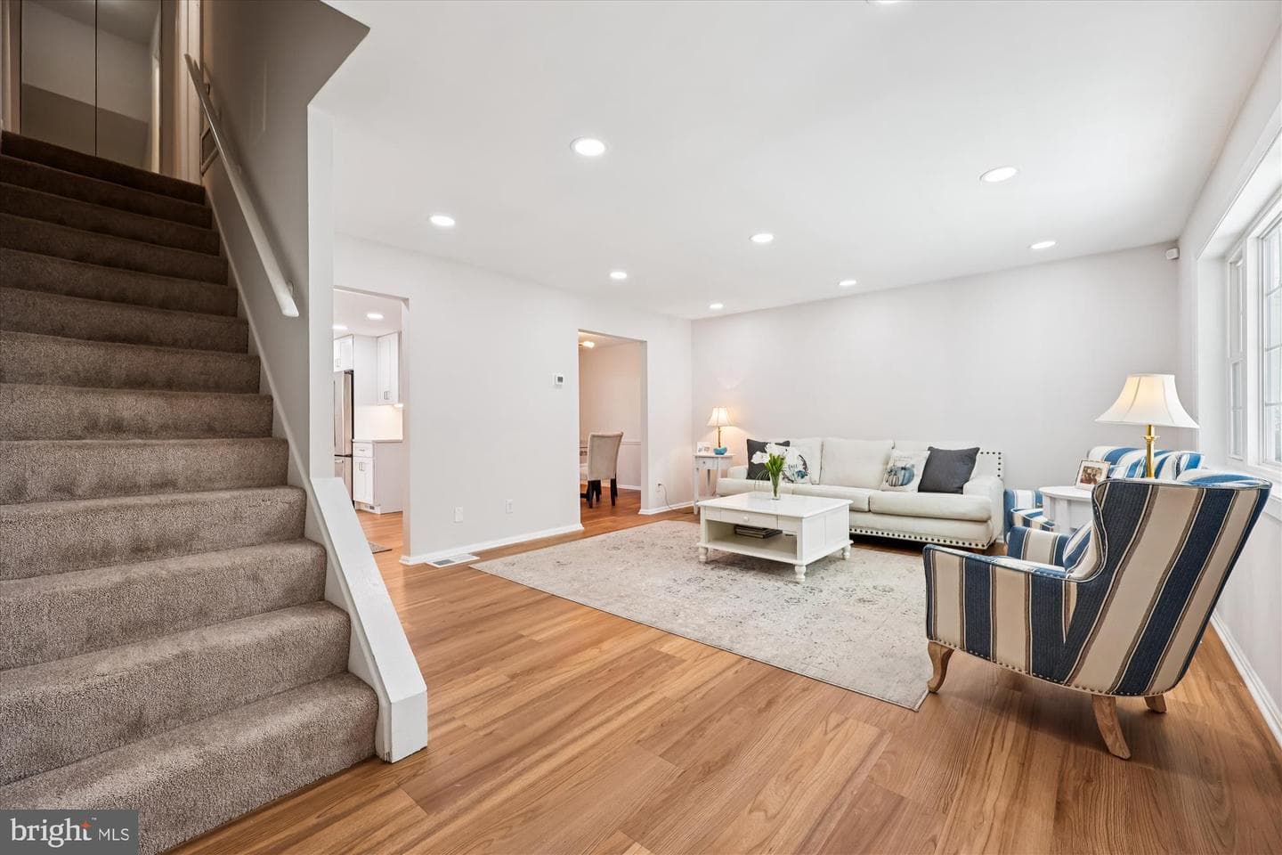 3923 Halsey Street photo 9