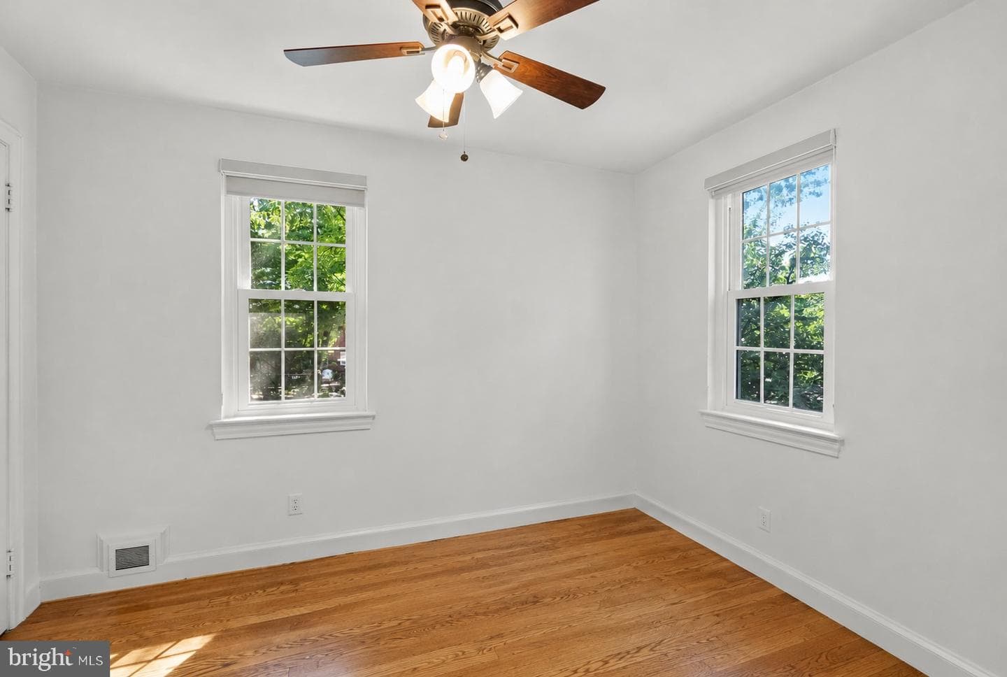 8911 Bradford Road photo 29