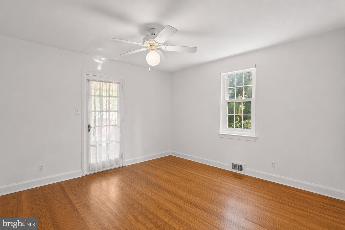 8911 Bradford Road photo 35