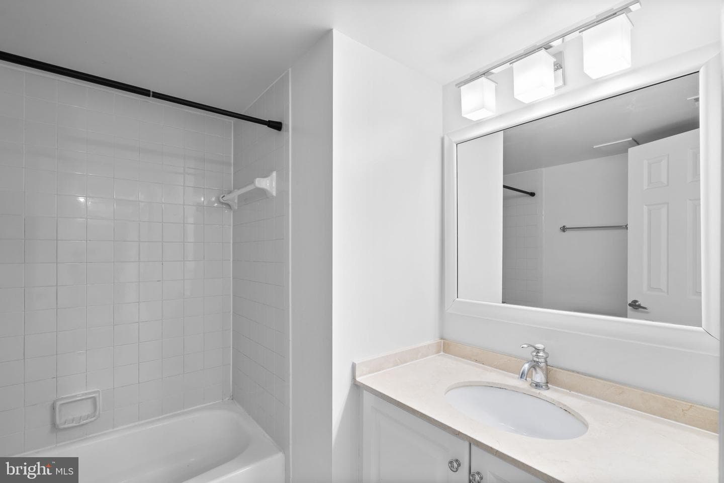 10101 Grosvenor Place #2013 photo 16