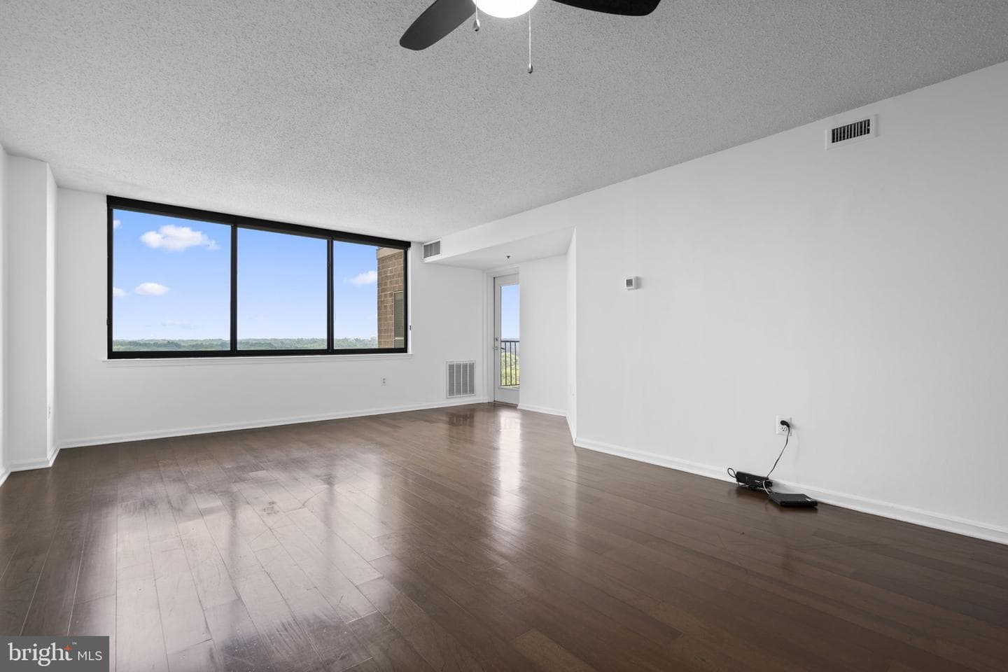 10101 Grosvenor Place #2013 photo 5