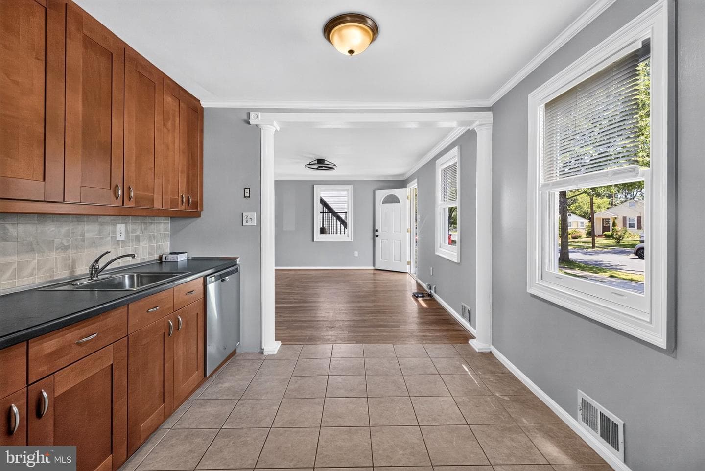 608 Burgundy Drive photo 4