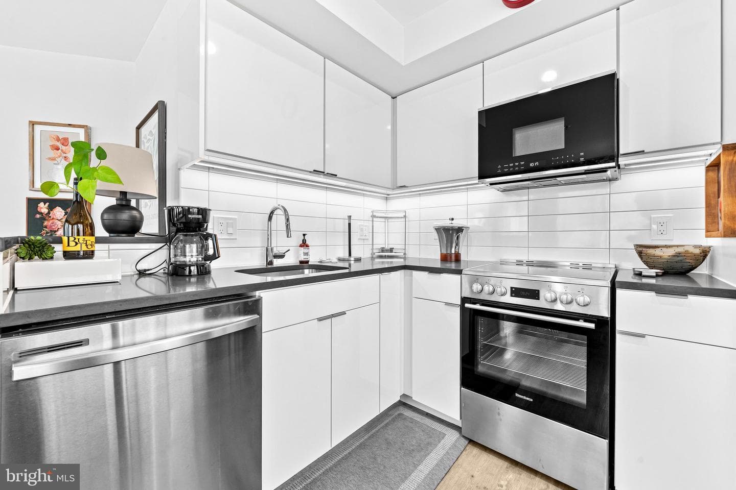 700 Roeder Road #403 photo 16
