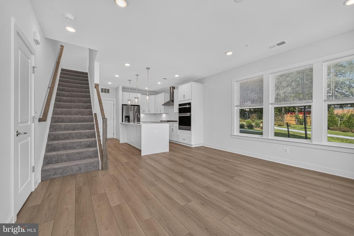 16184 Frederick Road photo 8