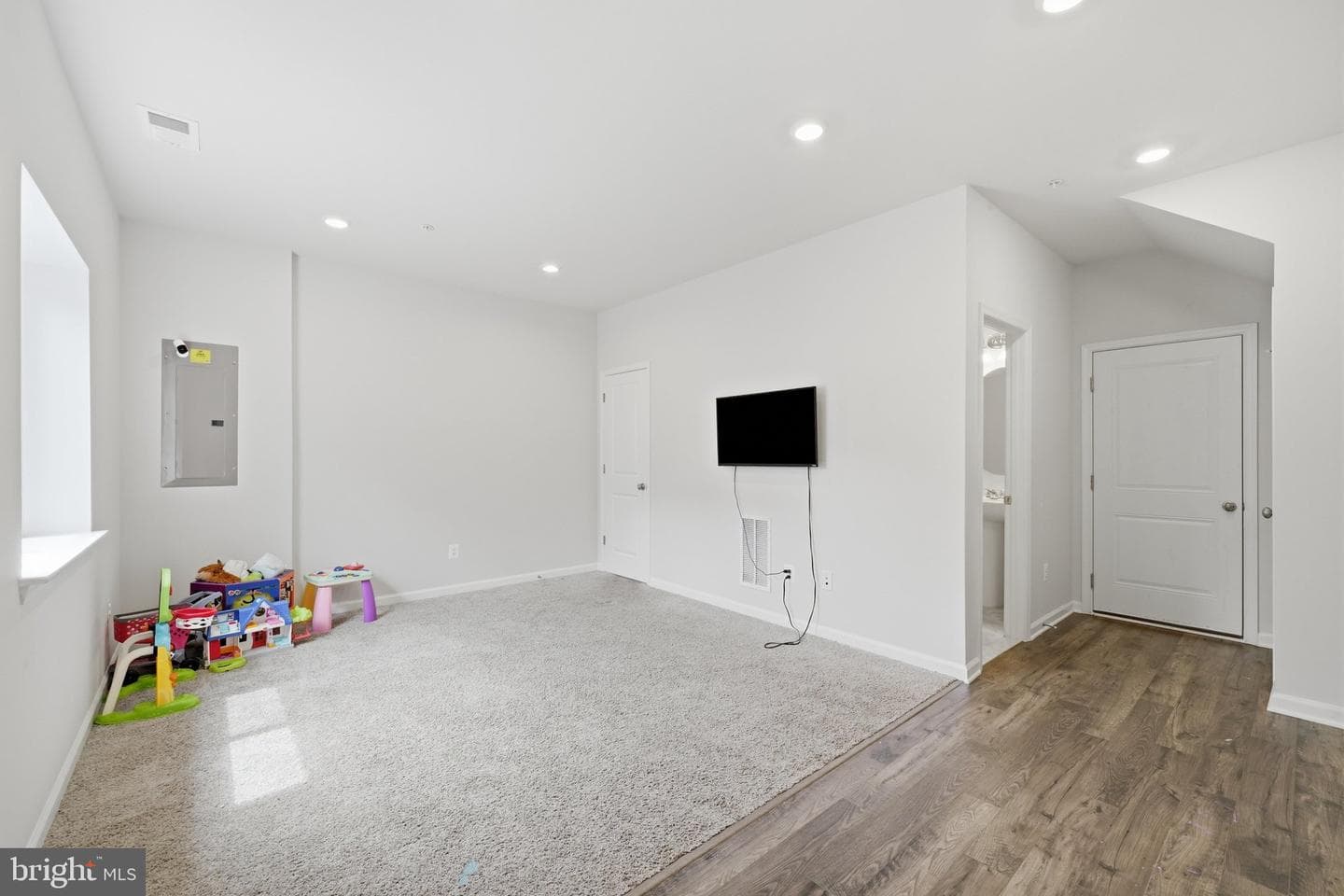 26220 Queens Grove Terrace photo 32