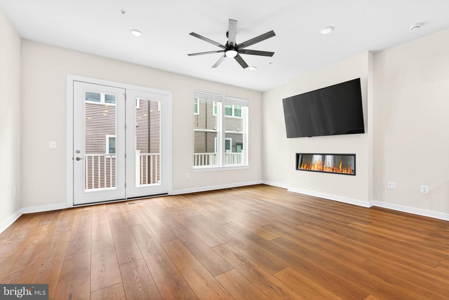 8279 Front Loop photo 12