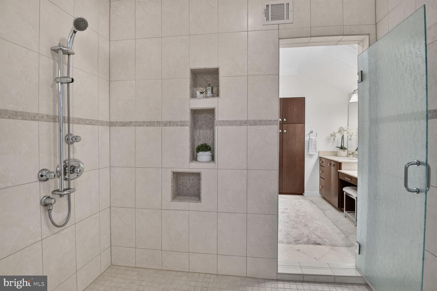 5601 Vernon Place photo 32