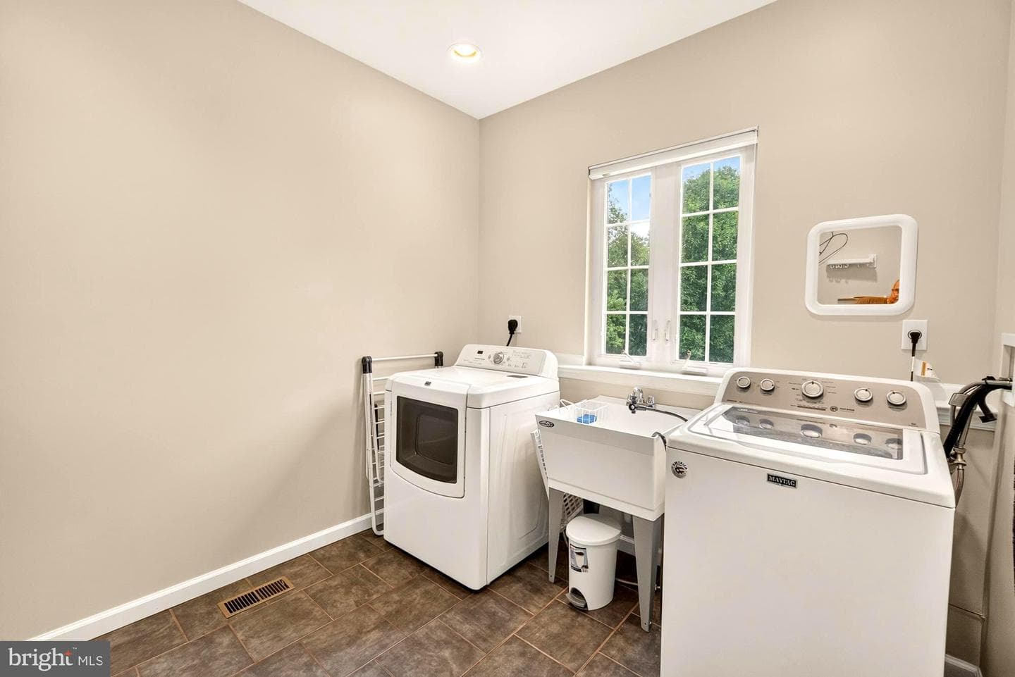 16900 Hillard Street photo 38