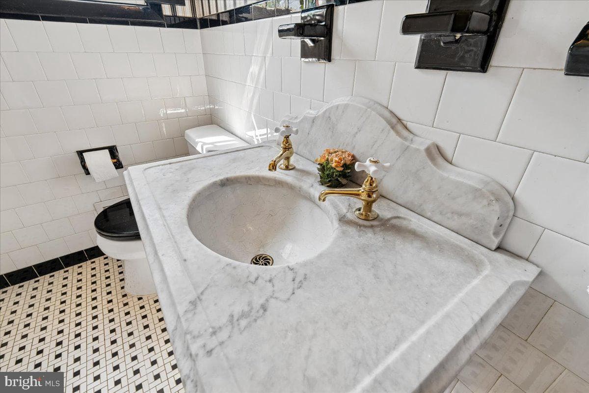 1011 W Nolcrest Drive photo 26