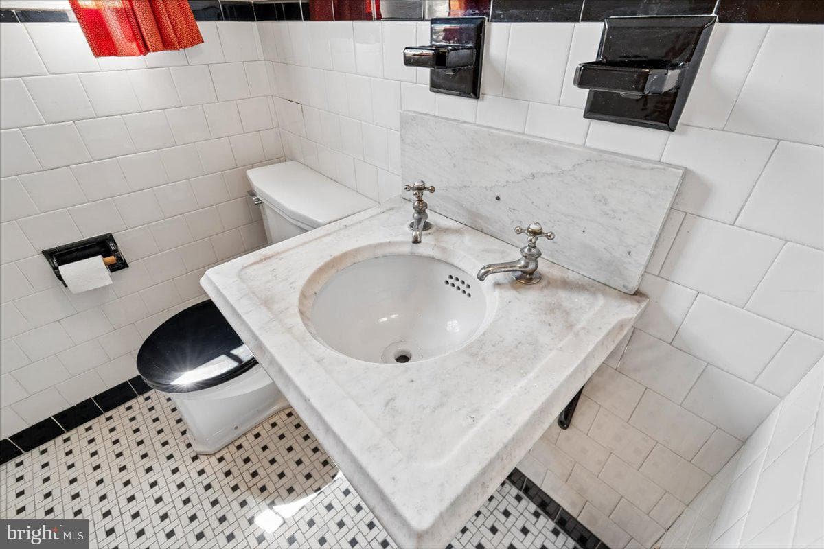 1011 W Nolcrest Drive photo 44