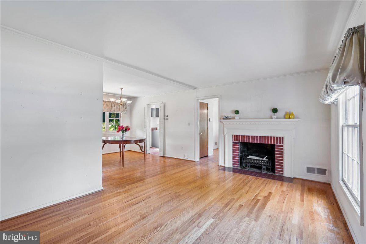 1011 W Nolcrest Drive photo 6