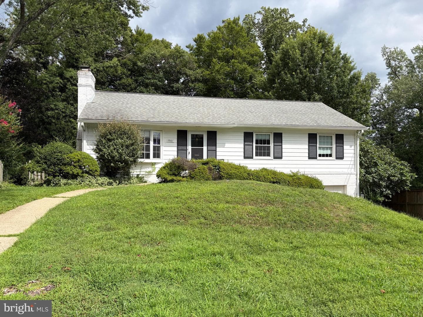 9507 Cable Drive photo 1
