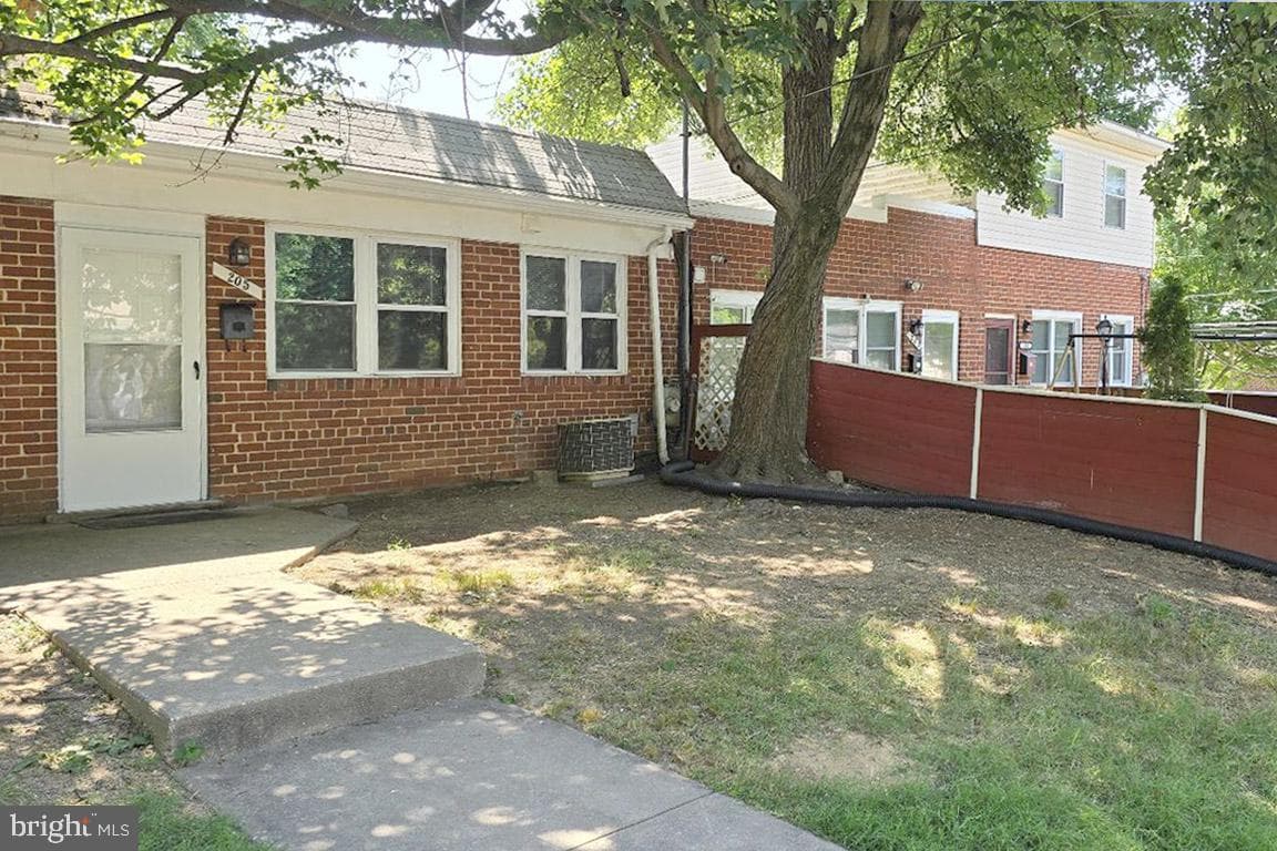 205 N Adams Street photo 1