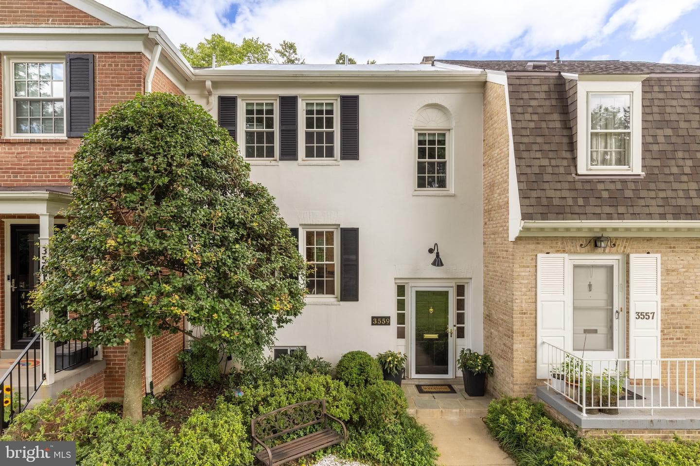 3559 Hamlet Place photo 1