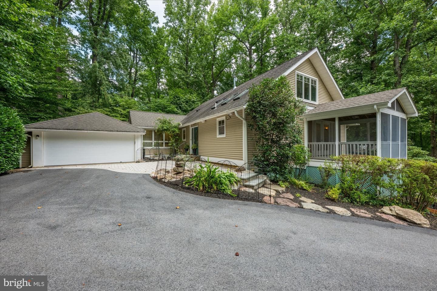 9328 Garden Court photo 1