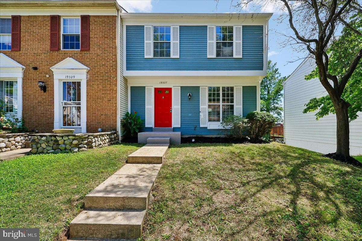 19327 Hottinger Circle photo 1