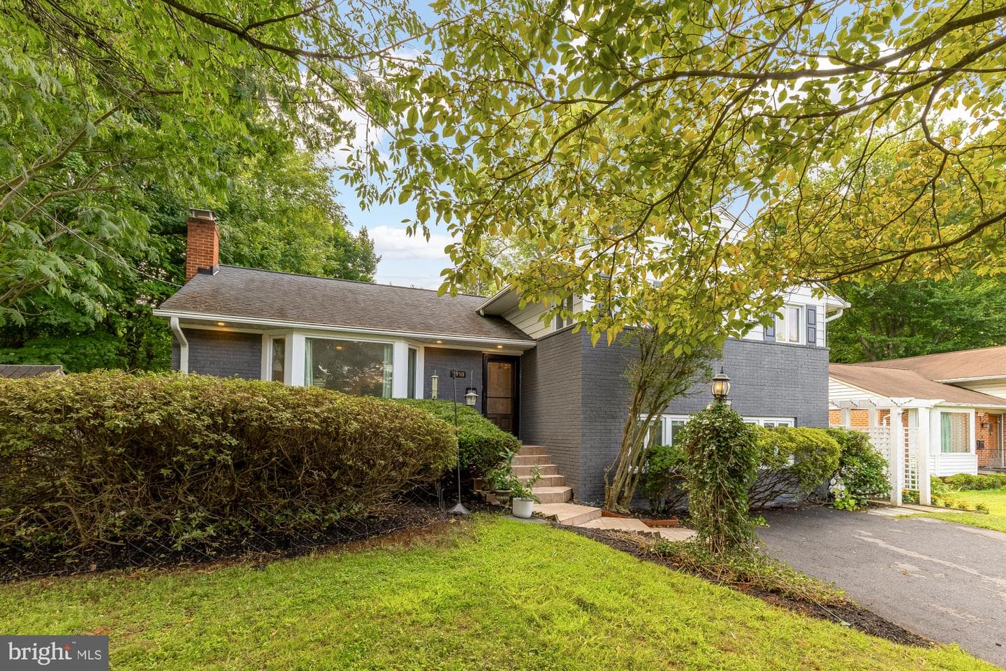 5910 Greentree Road, Bethesda