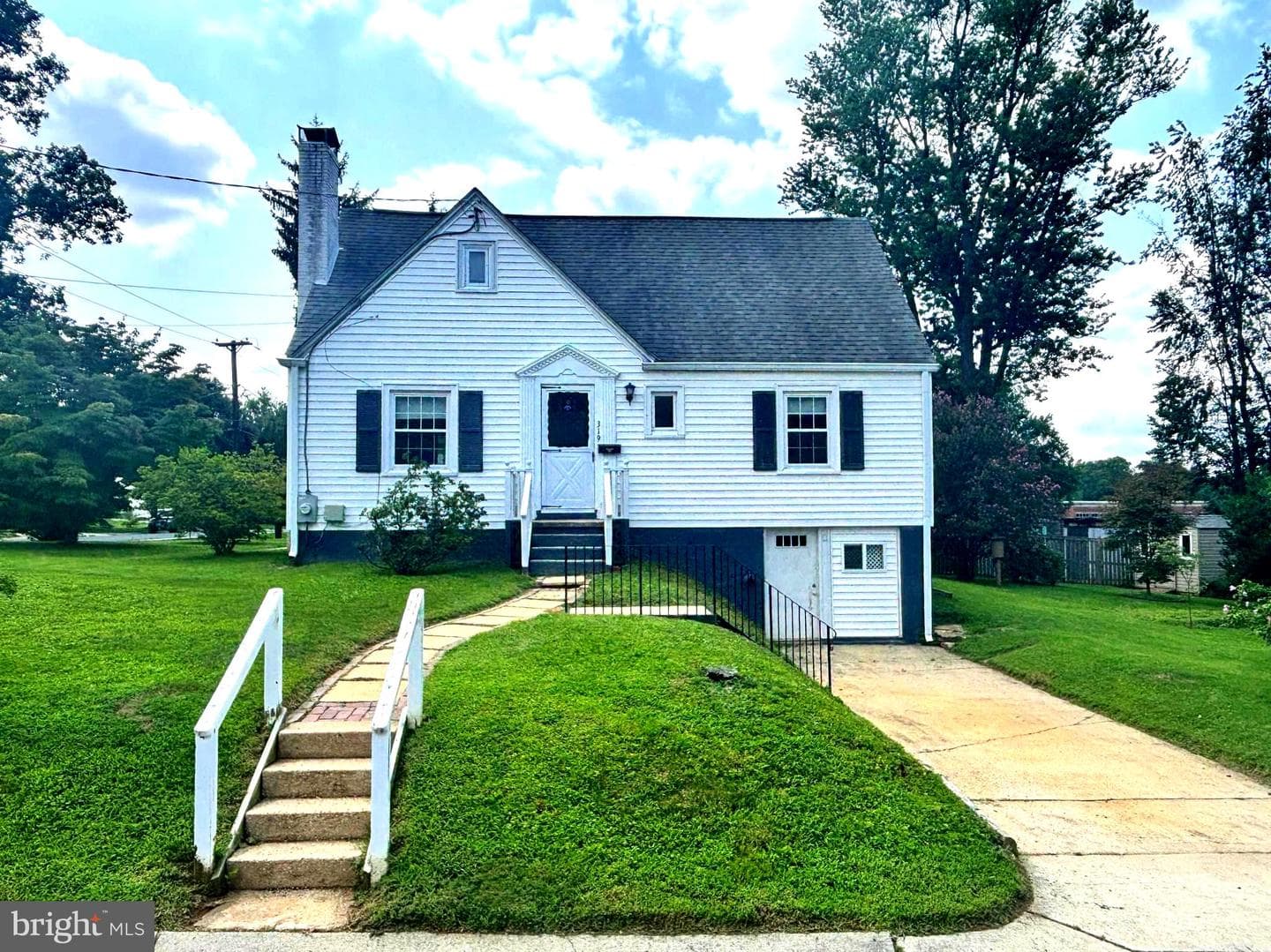 319 Saint Lawrence Drive photo 1