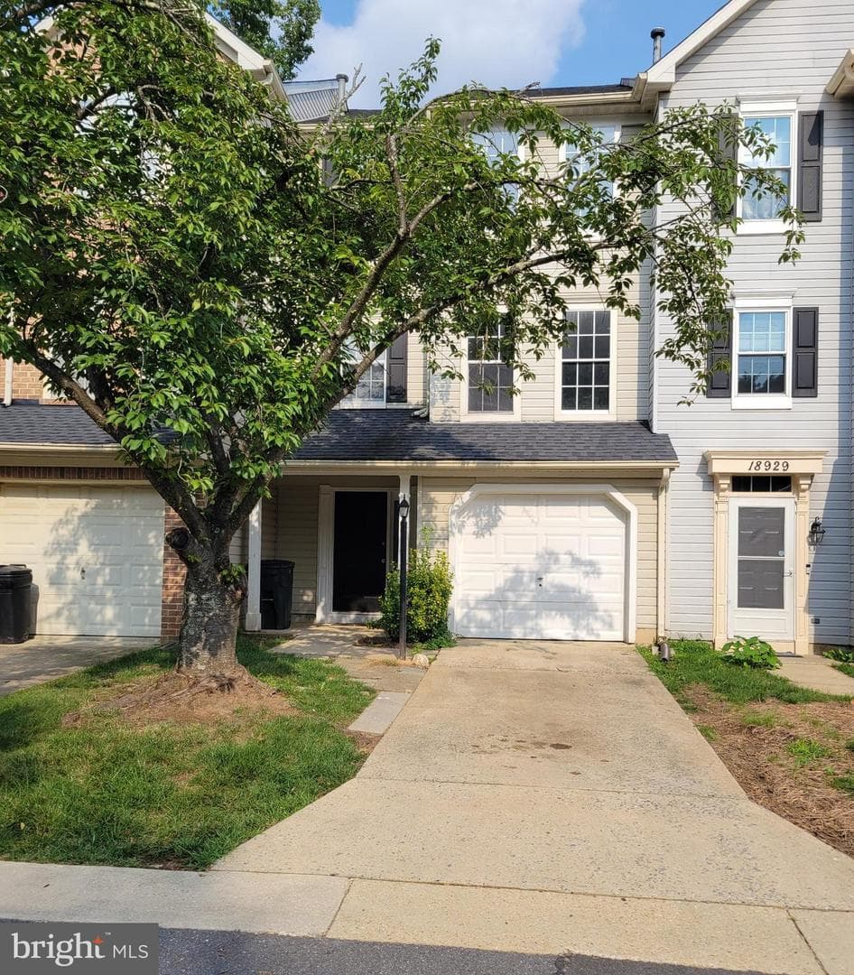 18931 Quiet Oak Lane photo 1
