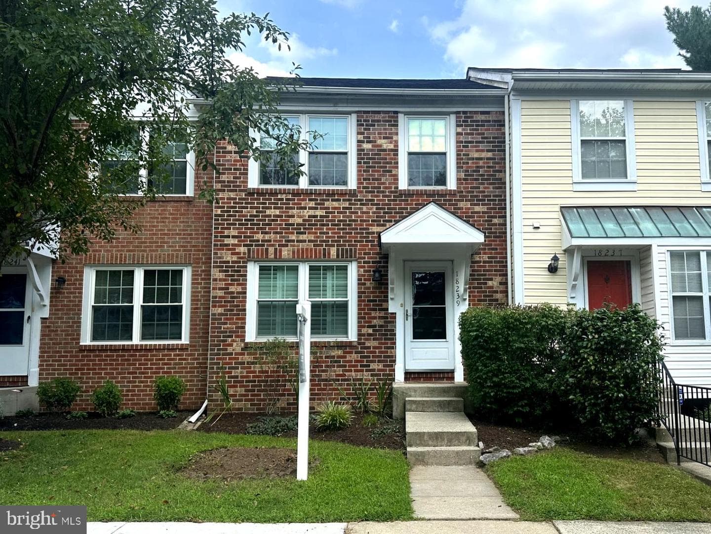 18239 Fox Chase Circle photo 1