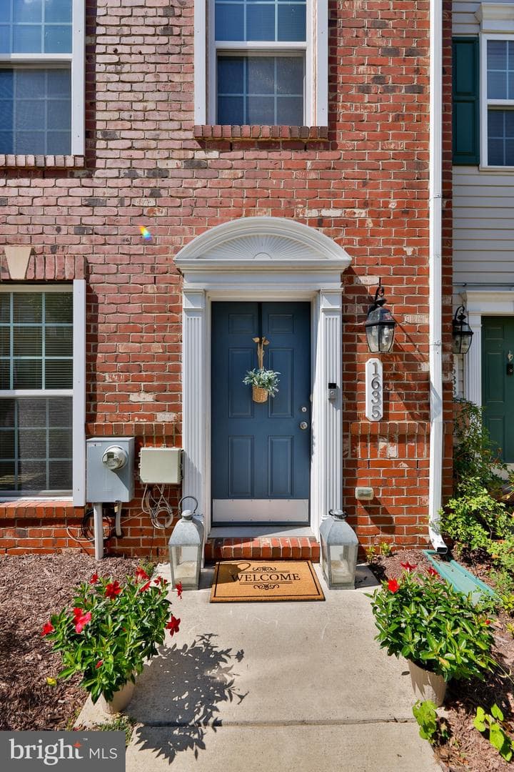 1635 Wesbourne Drive photo 2