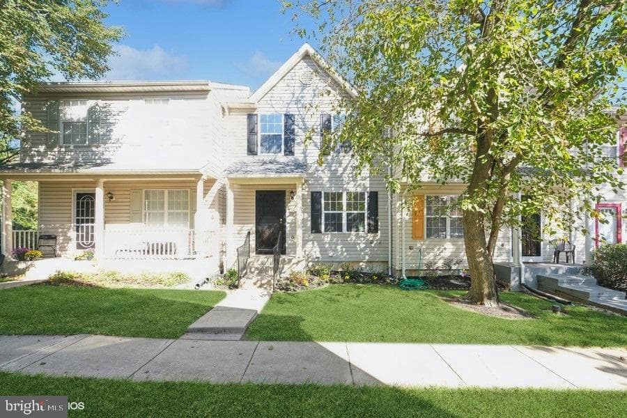 2755 Sweetwater Court photo 1