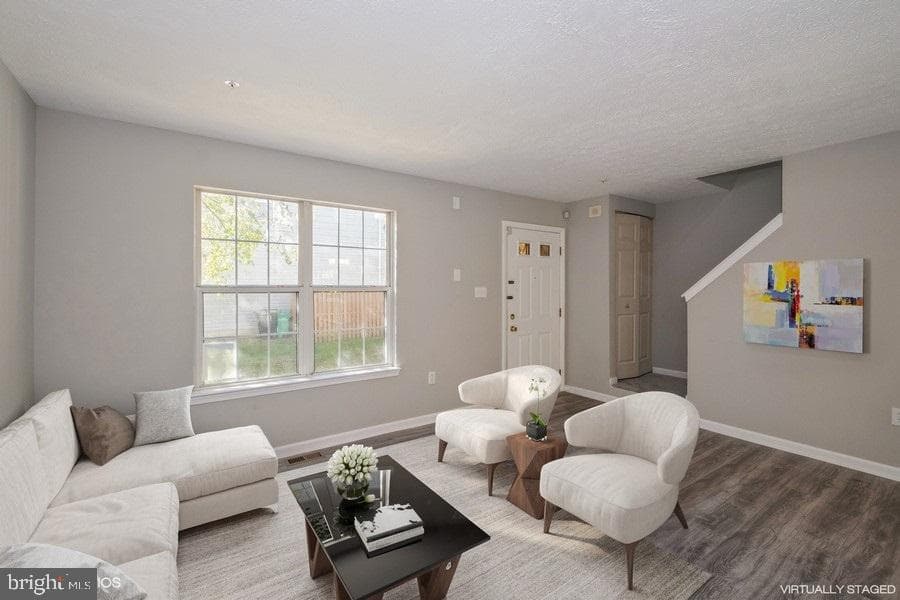 2755 Sweetwater Court photo 2