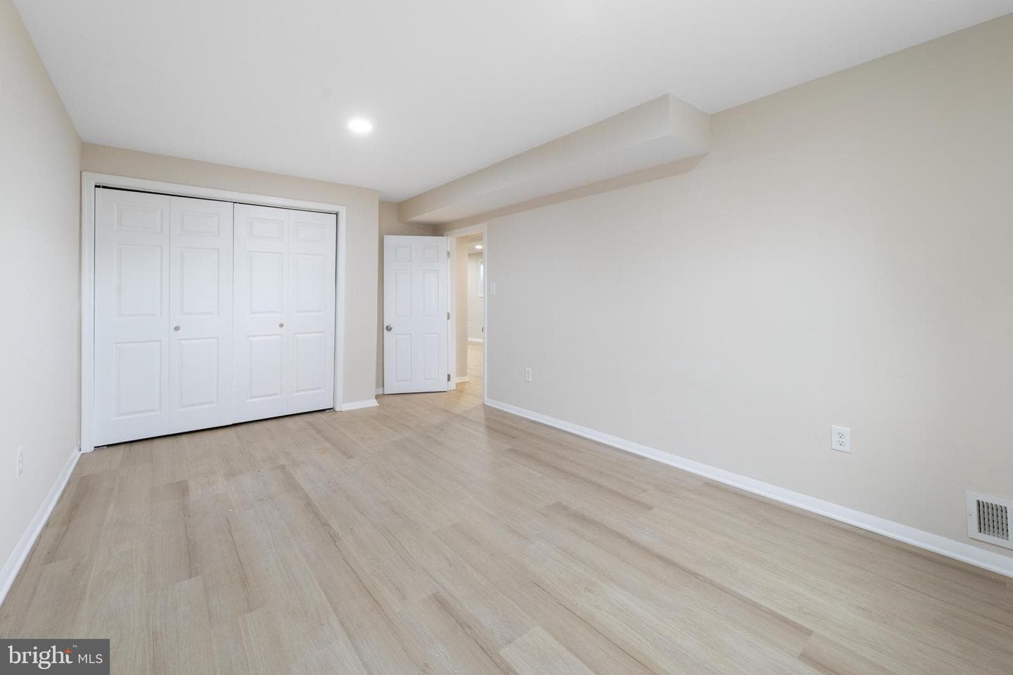 9808 Locust Avenue photo 25
