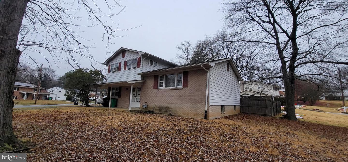 4605 Sharon Road photo 1