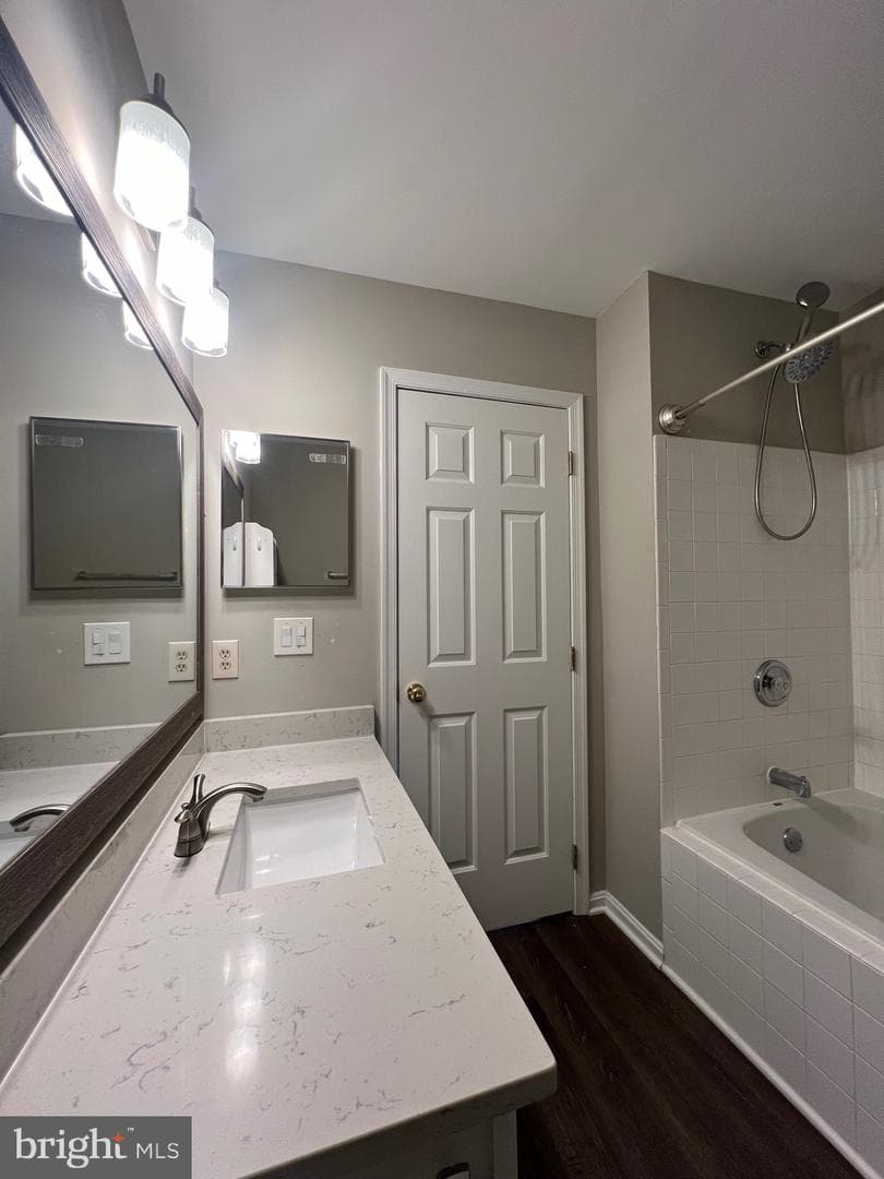 5843 Everhart Place photo 11