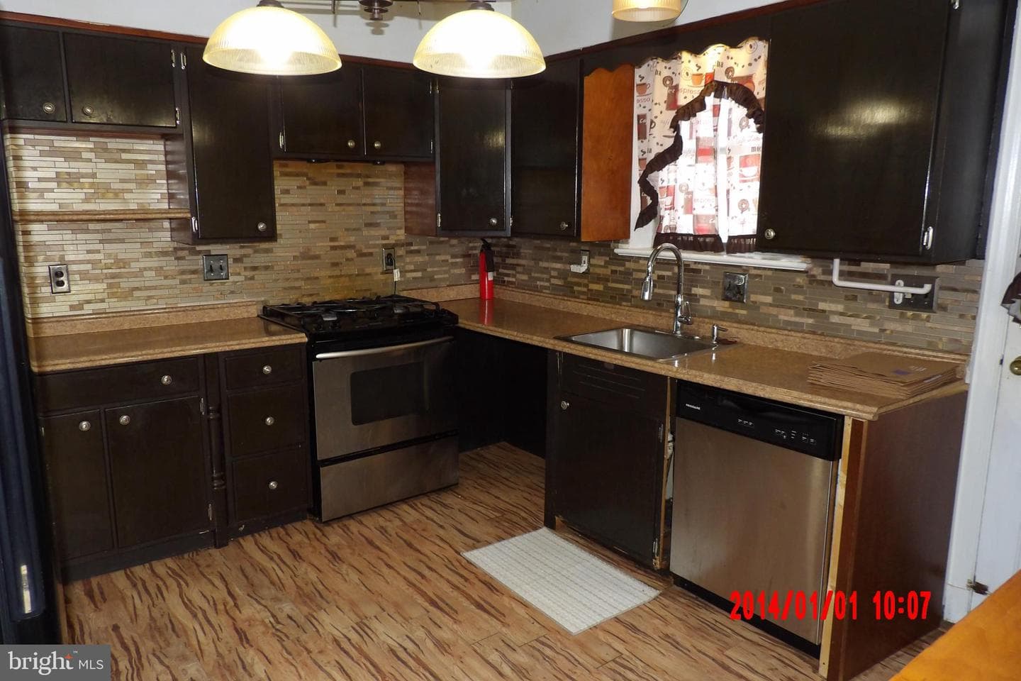 2105 Roxanne Place photo 4