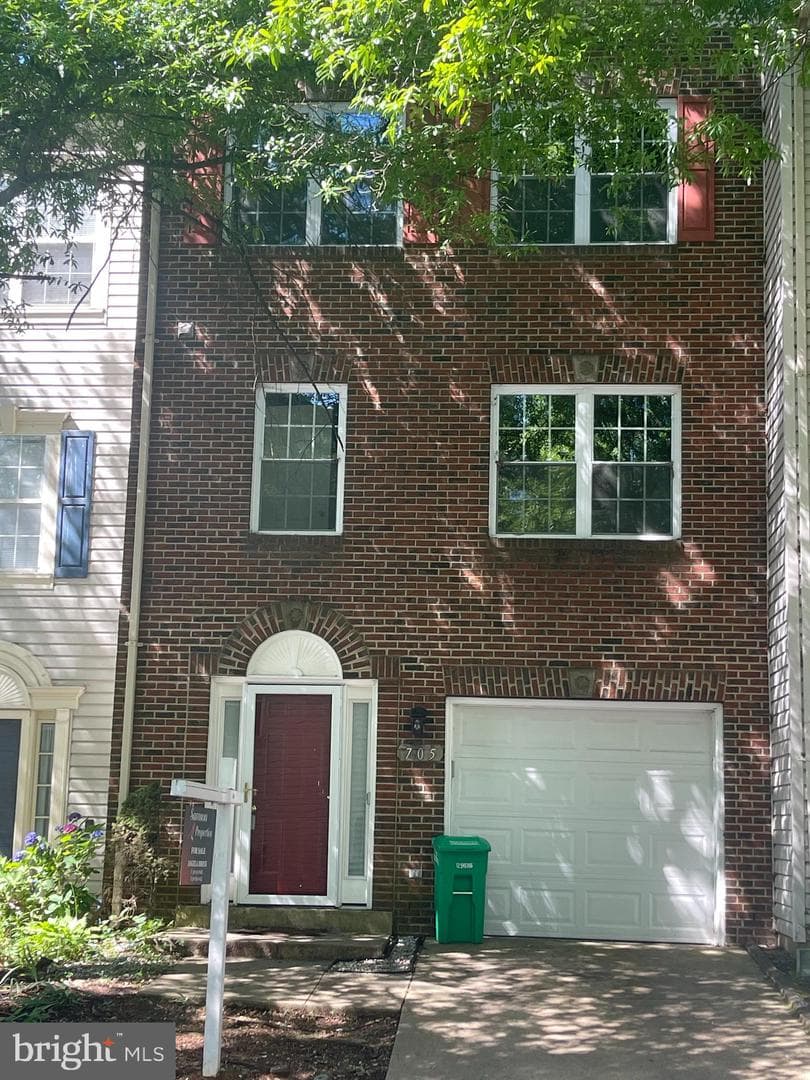 705 Risa Road photo 1