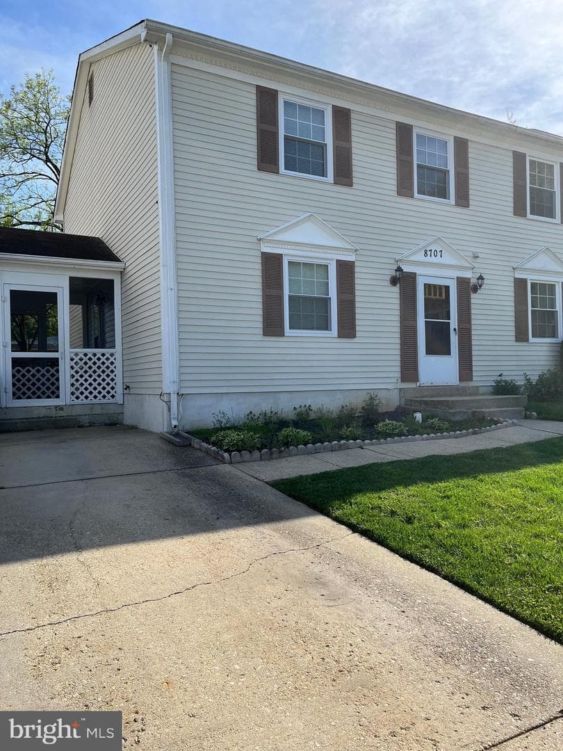 8707 East Grove photo 1