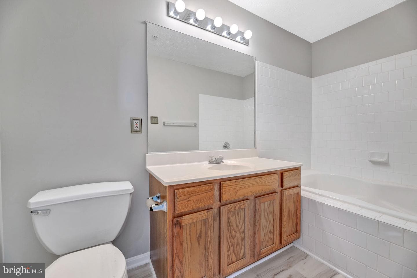 2410 Lemontree Lane photo 13