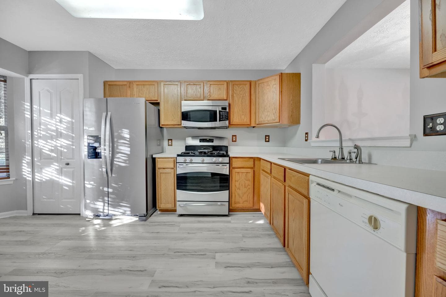 2410 Lemontree Lane photo 2