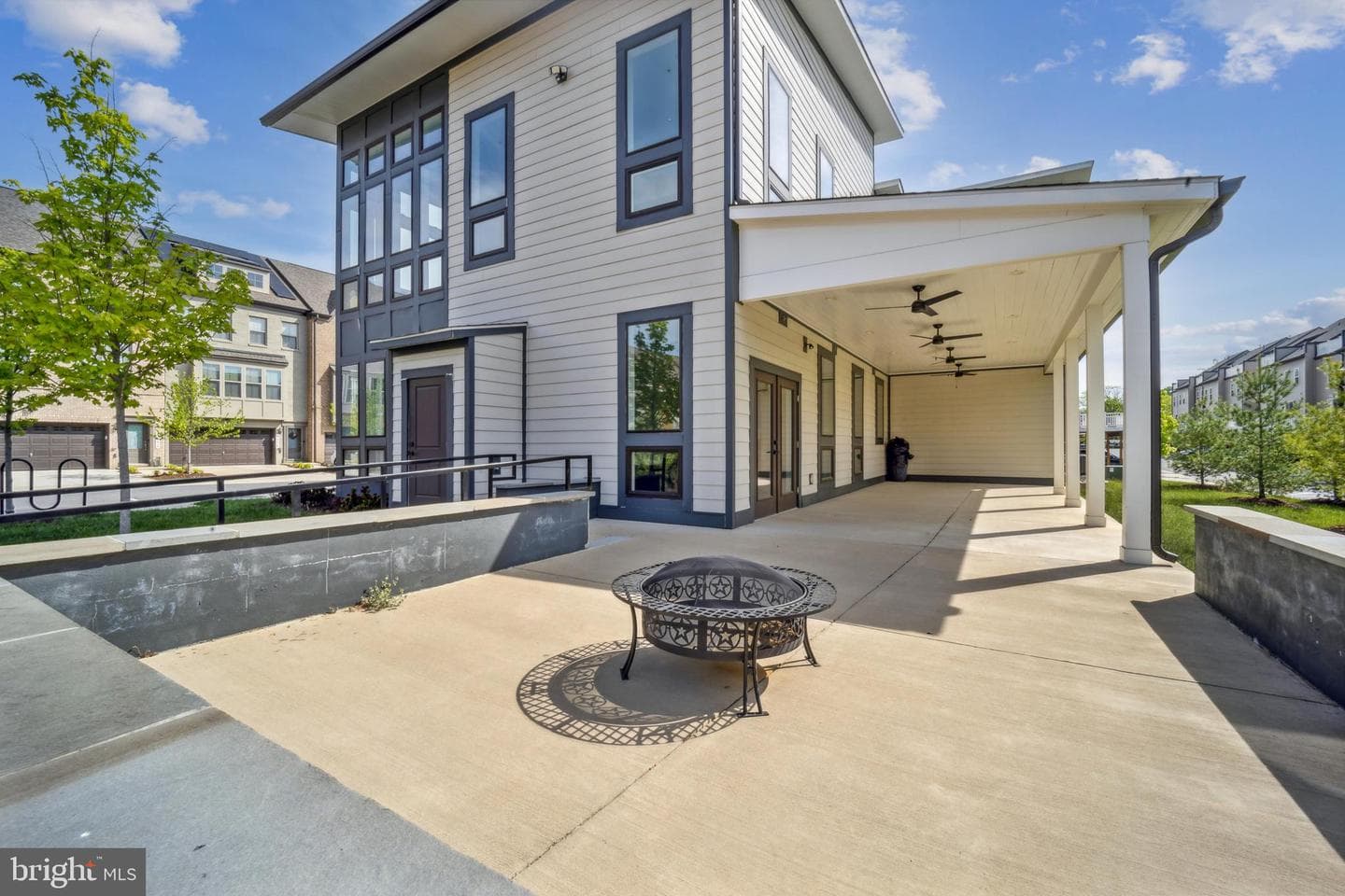 103 Capital Court photo 27