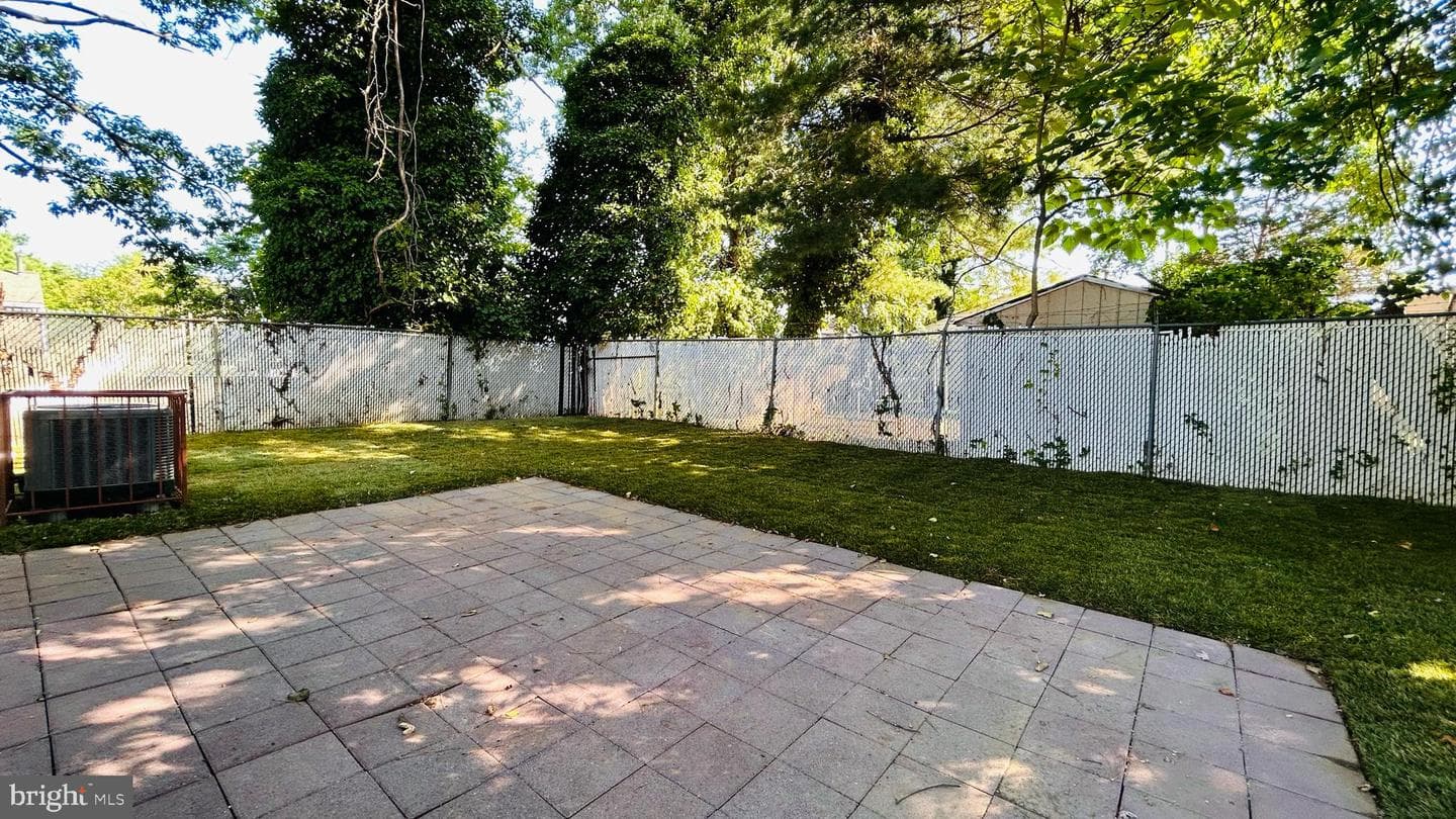 1607 Warren Avenue photo 16